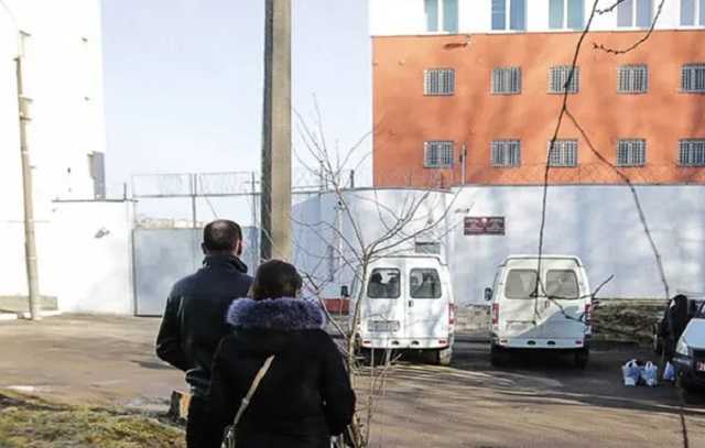 Не дают еды и постоянно бьют: задержанная в Минске рассказала об условиях ареста