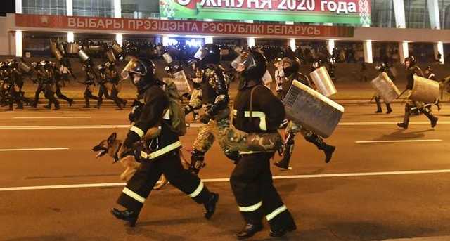 В Беларуси силовики официально признали применение огнестрельного оружия против митингующих