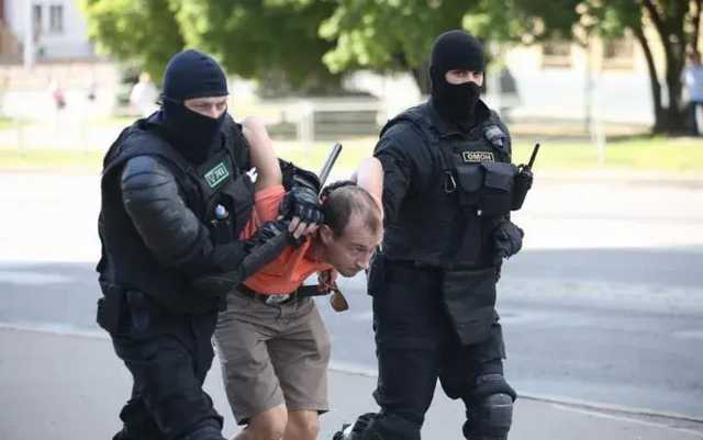 За время протестов в Беларуси задержали почти 7 тысяч человек