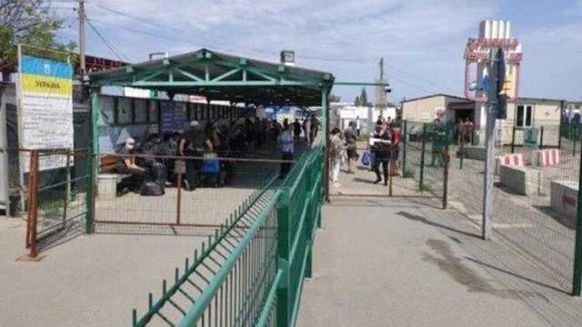 Через КПВВ Станица Луганская мужчина пытался перевезти наркотики в кроссовках