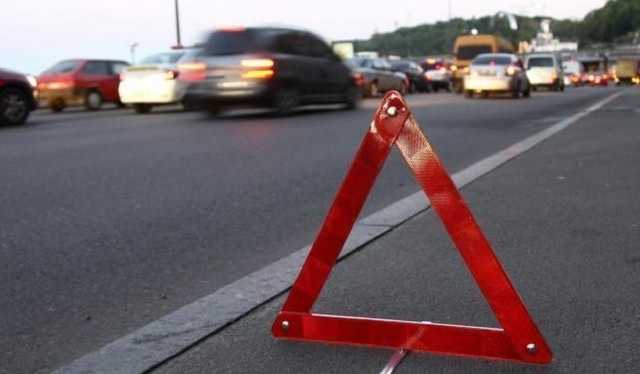 В Полтавской области микроавтобус сбил двух велосипедистов, есть погибший