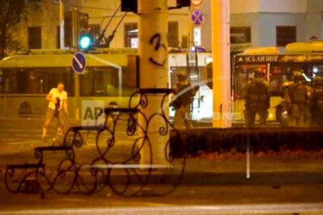 Девушка Тарайковского: ему выстрелили прямо в грудь, отверстие зашили, но мы заметили