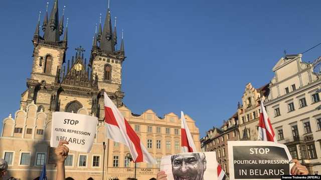 У Чехії тисячі людей вийшли підтримати білоруський народ