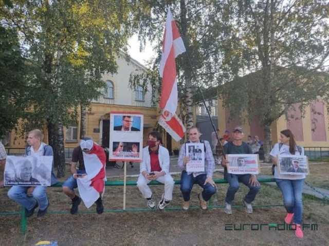 В чем разница между Площей и Майданом