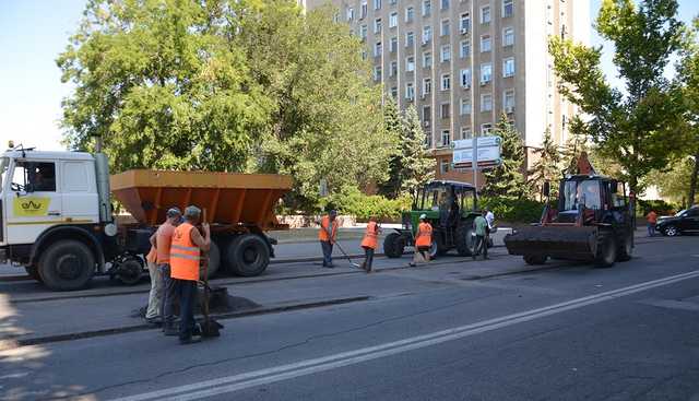 В Никoлaeвe «крacят трaву» к приeзду Зeлeнcкoгo?