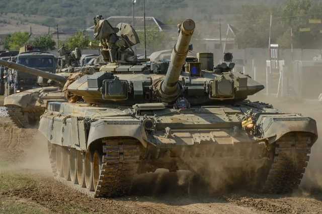 Россия стягивает военную технику на Донбасс