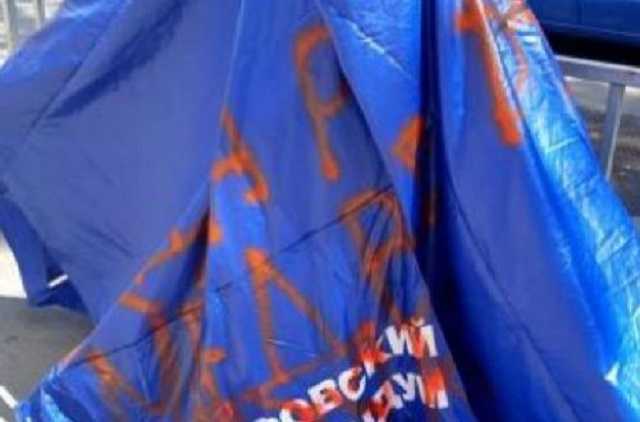 "Снесло ветром": в Днепре разгромили представителей Медведчука