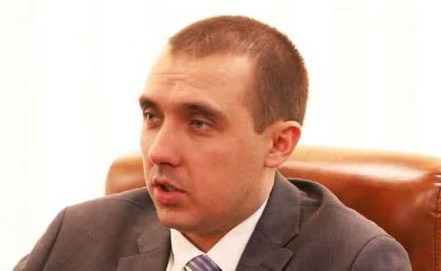 Допомога та компенсації. Очільник ДБР продовжує отримувати гроші в СБУ