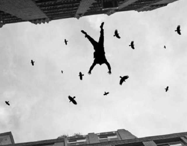 В Днепре на стройке, упав с высоты, умер молодой мужчина