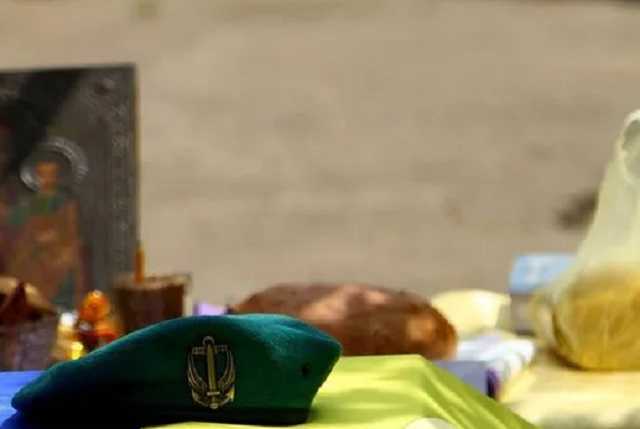 У Порошенко требуют присвоить звание Героя Украины погибшему морпеху Журавлю