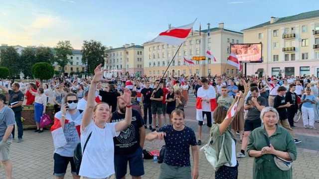 Задержанных в Беларуси журналистов "Радио Свобода" депортируют из страны