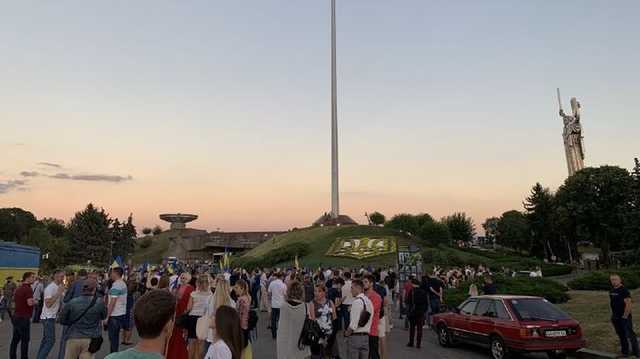 Появились фото с места поднятия самого большого флага в Украине