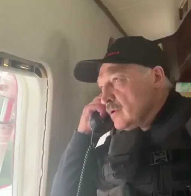 Лукашенко облетел протесты на вертолете и сравнил протестующих белорусов с "крысами"