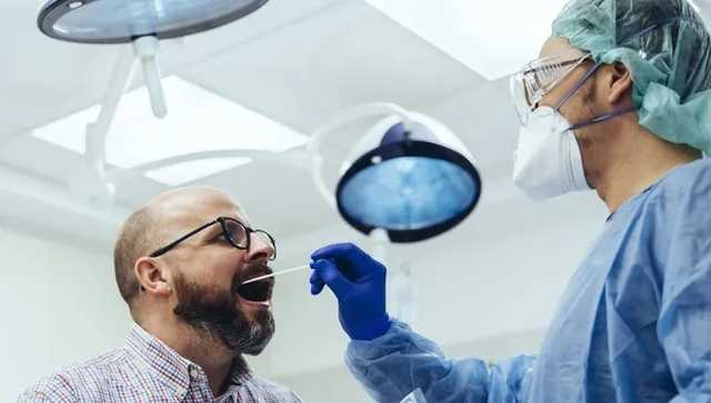 Ученые подтвердили первый случай повторного заражения коронавирусом