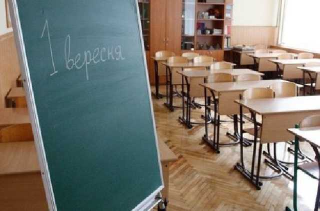 Первоклассникам разрешат передвигаться по школе без маски