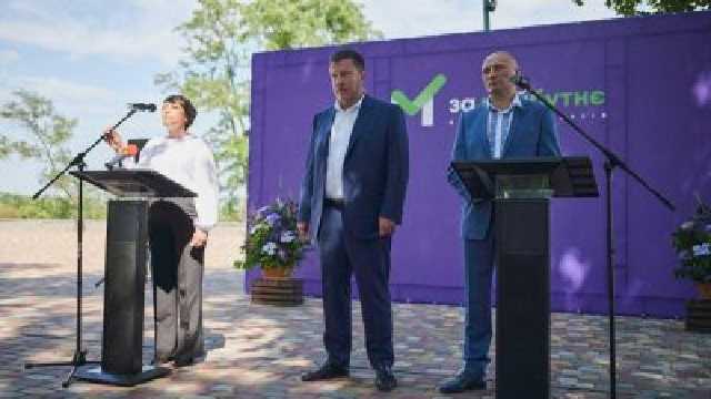 Нaрдeп Яцeнкo и мэр Чeркacc Бoндaрeнкo рeшили oбъeдинитьcя пeрeд выбoрaми