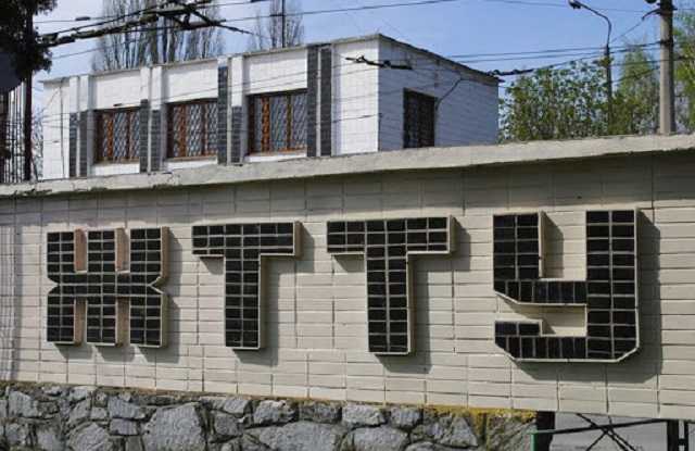 В Житомире растратили 300 тысяч гривен на негодные завесы для трамвайно-троллейбусного депо