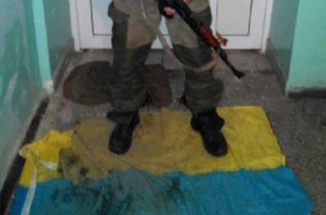 Ветеран – Зеленському: “До цього прапор України топтали тільки наші вороги”