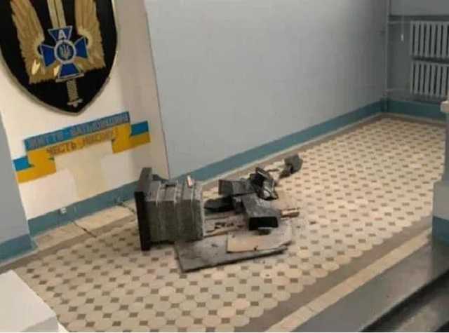 СБУ снова обвинили во лжи, показав новые фото уничтоженной мемориальной плиты