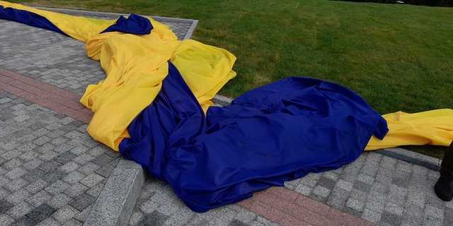 В Киеве порвался самый большой флаг Украины