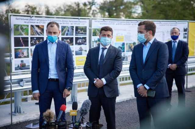 Зеленский хочет построить в каждой школе по бассейну