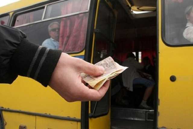В Днепре маршрутчик “покрыл матами” пассажирку за то, что расплатилась крупной купюрой