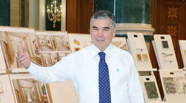 У Туркменістані людей змушують разом з дефіцитними харчами купувати портрети президента