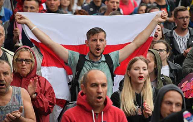 The Economist: Белорусы и россияне устали от автократов, смотрящих в прошлое