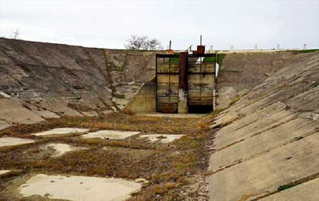 Крымчанин призвал Украину не подавать ни ведра воды на оккупированный Россией полуостров