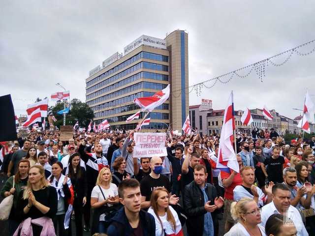 У Мінську силовики стягнули у центр міста водомети та автозаки