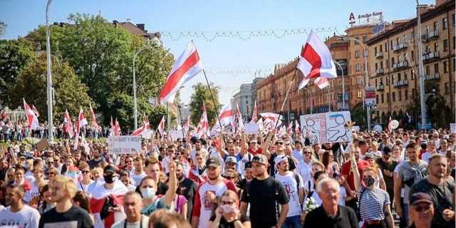 В Минске протестующие блокируют резиденцию Лукашенко