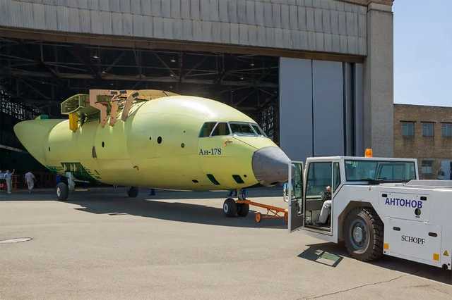 «Антонов» выпустил первый самолет без российских деталей