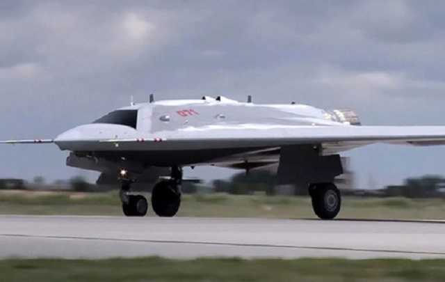 Россияне вовсю пытаются скрасить дефективность своего "Охотника"