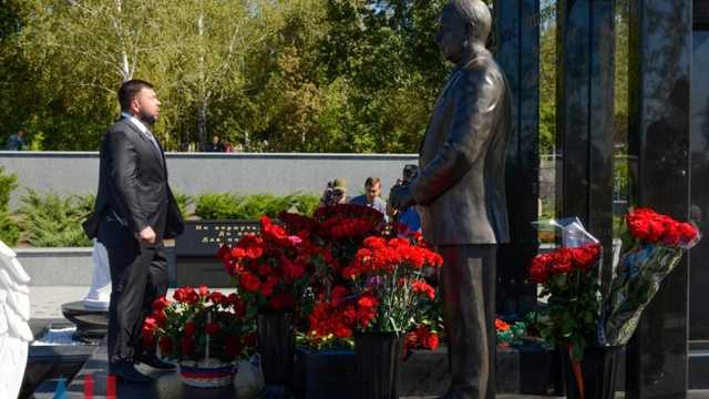«С 06:00 обыскивали весь периметр»: донецкий блогер рассказал, как боевики охраняют могилу Захарченко