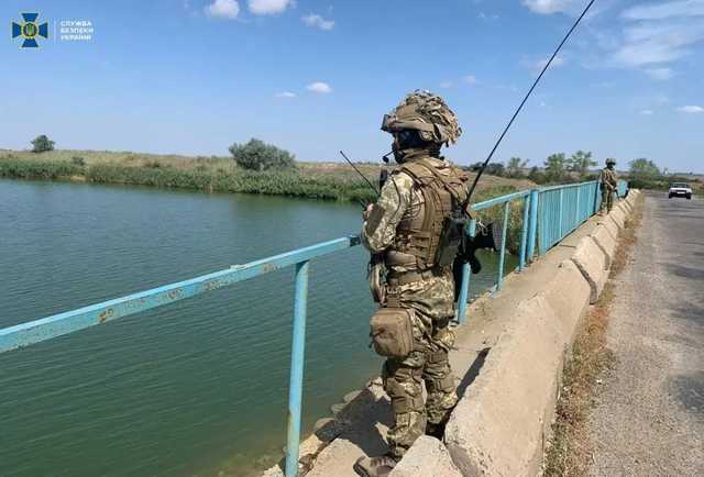 Силовики отработали защиту водных объектов на границе с Крымом