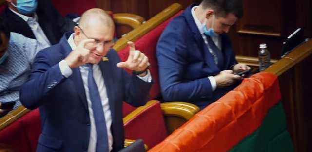 "Слуга народа" Шевченко угрожает парламентскому фотокорру Доброносову