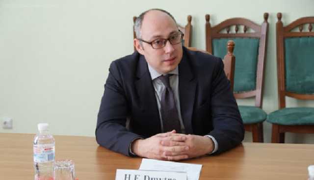 Позика чи подарунок? Заступник міністра закордонних справ отримав від матері 4,7 мільйона