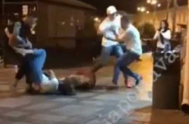 Таскали друг друга за волосы: в Полтаве девушки отличились дикой дракой