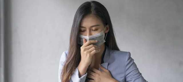 С какими симптомами COVID-19 нужно ложиться в больницу: врач озвучил список