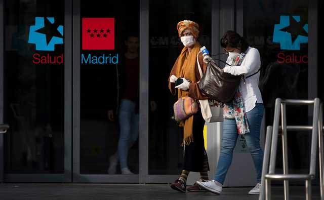 В Испании власти вводят новые ограничения из-за вспышки коронавируса