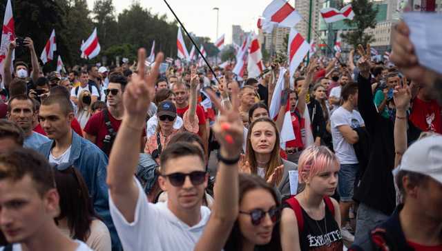 "Чырвоная і Белая": Украинская группа "Пирятин" записала эмоциональный клип в поддержку беларусов