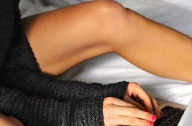 Под Днепром девушка снимала взрослое видео со своим участием и продавала в Сети