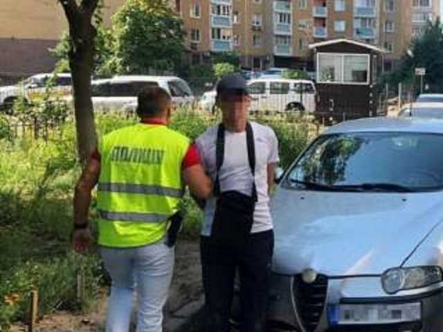 Мошенник «развел» киевлянку на $5 тыс., применив «бородатый» метод