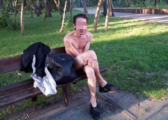 В Киеве по парку гулял голый мужчина