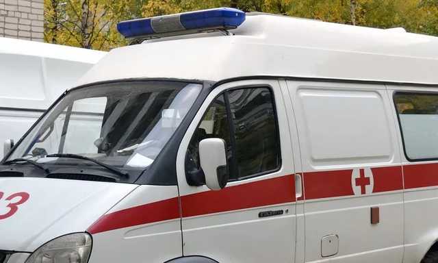 В Киеве мужчина приставал к девушке, а после ударил ножом в грудь