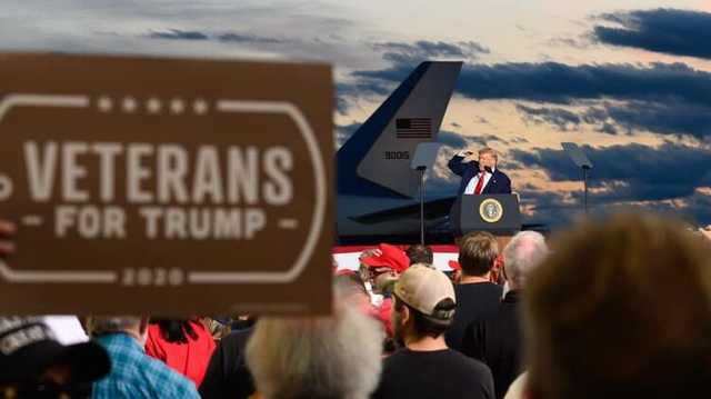 Трамп назвал бывшего советника чокнутым и олухом за комментарий писем Ким Чен Ына