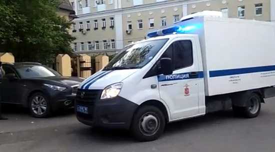 К зданию суда с Ефремовым приехал автозак