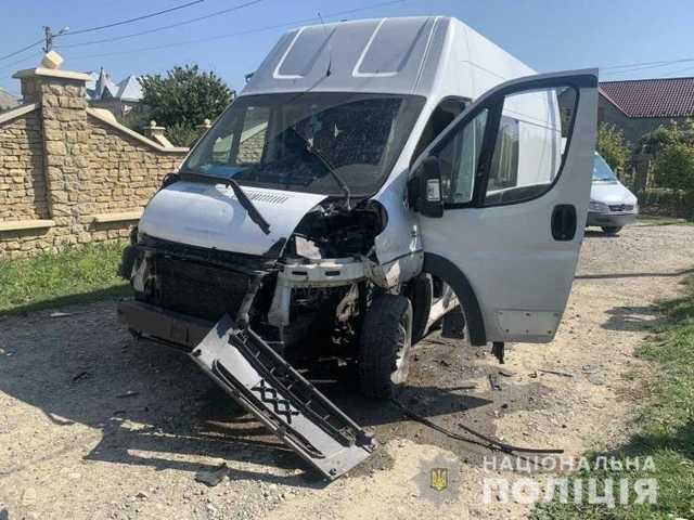 У Чернівцях вибухнув мікроавтобус
