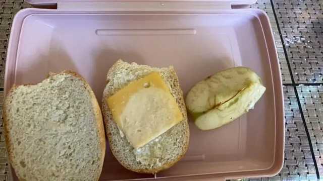 Родителей возмутили «карантинные» завтраки в школах. В МОН просят потерпеть