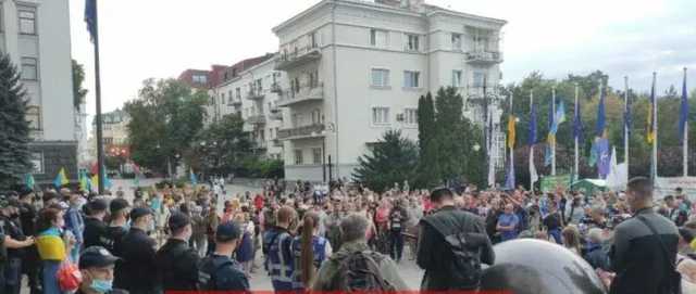 «Зелю геть!»: У Офиса и резиденции президента протестовали против инспекции боевиками украинских позиций